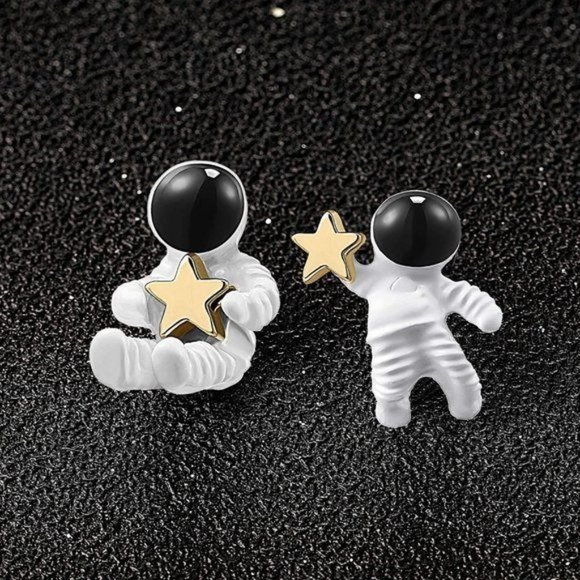 New 4 Pairs Astronaut Stud Earrings Asymmetric Spaceman Star Moon Earrin… - Picture 4 of 6